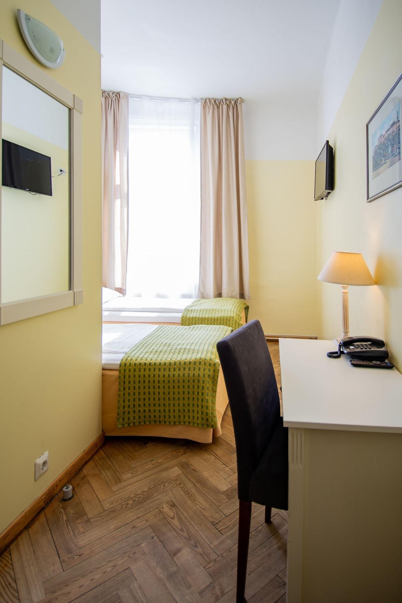 Economy Hotel Tallinn Exterior photo